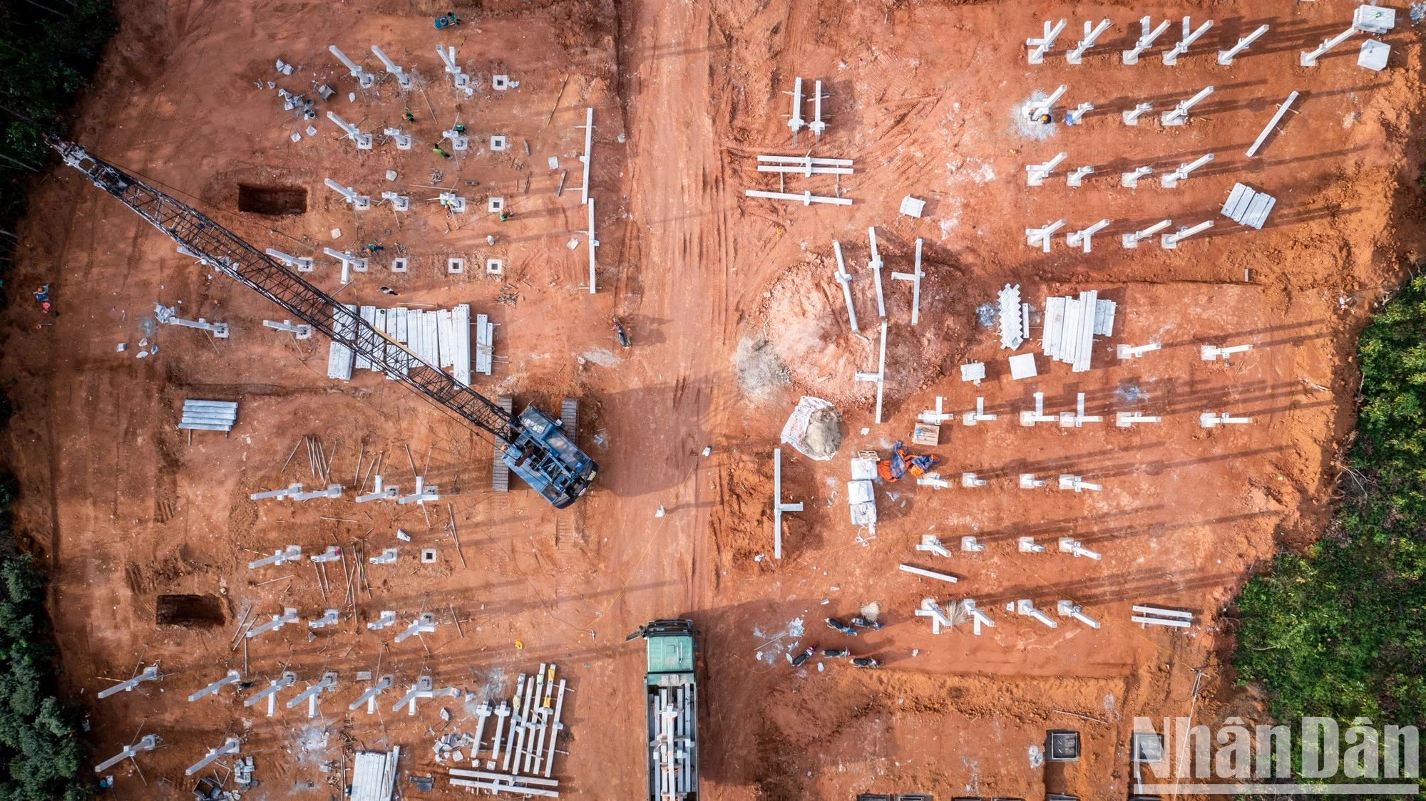 Toàn cảnh khu định cư mới của thôn Làng Nủ nhìn từ trên cao...