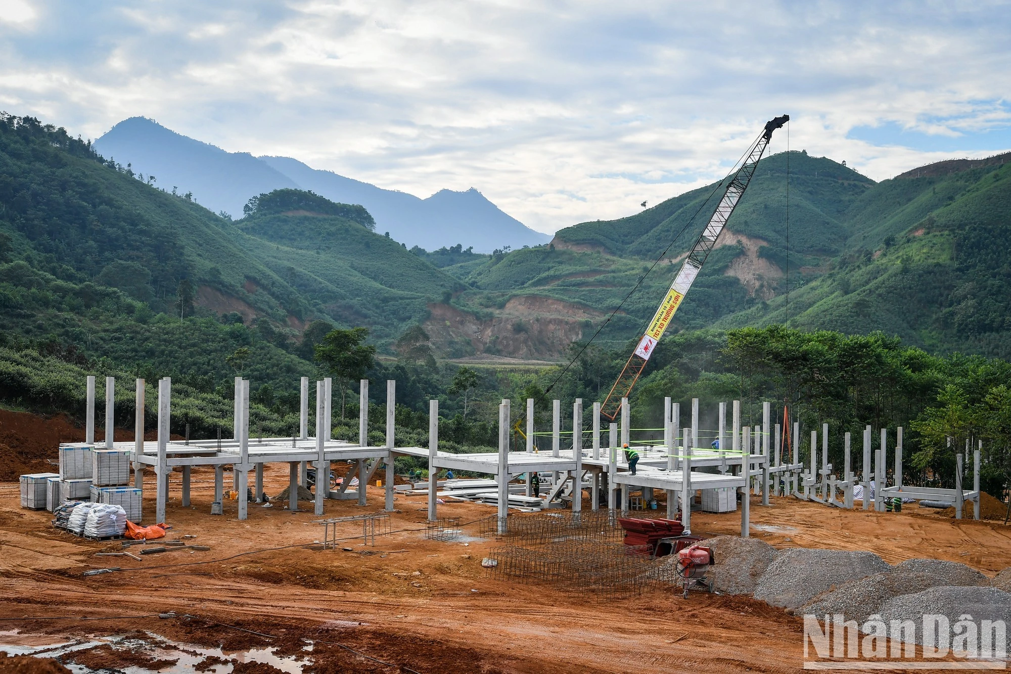 Địa phương phấn đấu đến hết năm 2025 hoàn thành các đặc trưng cơ bản, như: cấu trúc không gian, kiến trúc cảnh quan được bảo tồn và chỉnh trang kết hợp hài hòa giữa truyền thống và hiện đại; kết cấu hạ tầng kinh tế-xã hội đồng bộ, thuận lợi, phục vụ tốt sản xuất và đáp ứng nhu cầu dân sinh; môi trường cảnh quan sáng, xanh, sạch, đẹp, an toàn, văn minh, giàu bản sắc văn hóa truyền thống; hệ sinh thái tự nhiên được khôi phục, cải tạo; các hình thức sinh hoạt văn hóa, thể thao dân gian truyền thống được giữ gìn và phát huy; người dân được hỗ trợ nâng cao năng lực phát triển sản xuất, kinh doanh, tạo sinh kế, việc làm ổn định tại chỗ, nâng cao thu nhập...