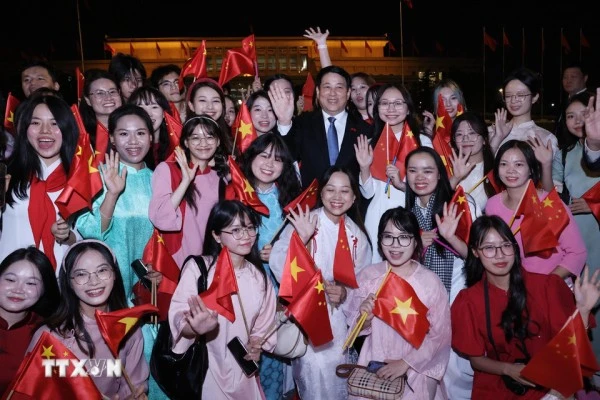 Cộng đồng người Việt tại Trung Quốc và Chủ tịch nước Lương Cường.