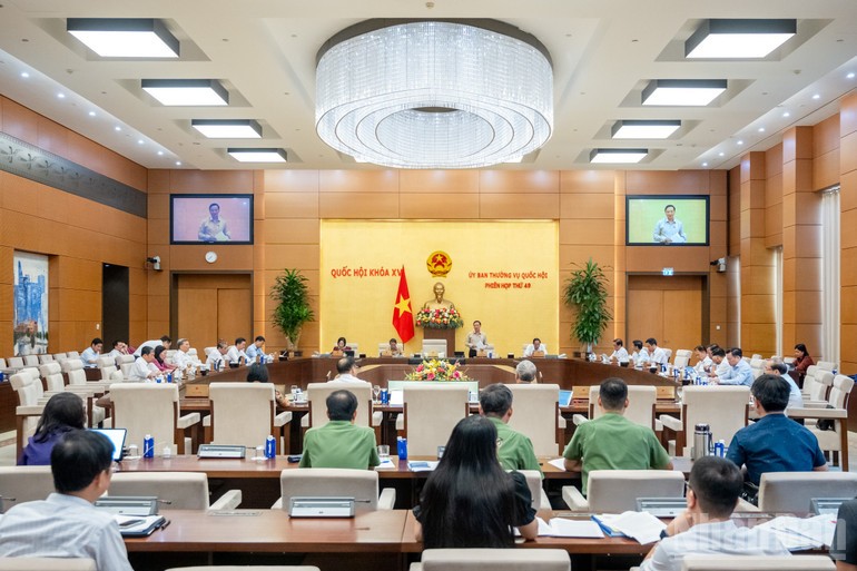 Quang cảnh phiên họp. Quang cảnh phiên họp.