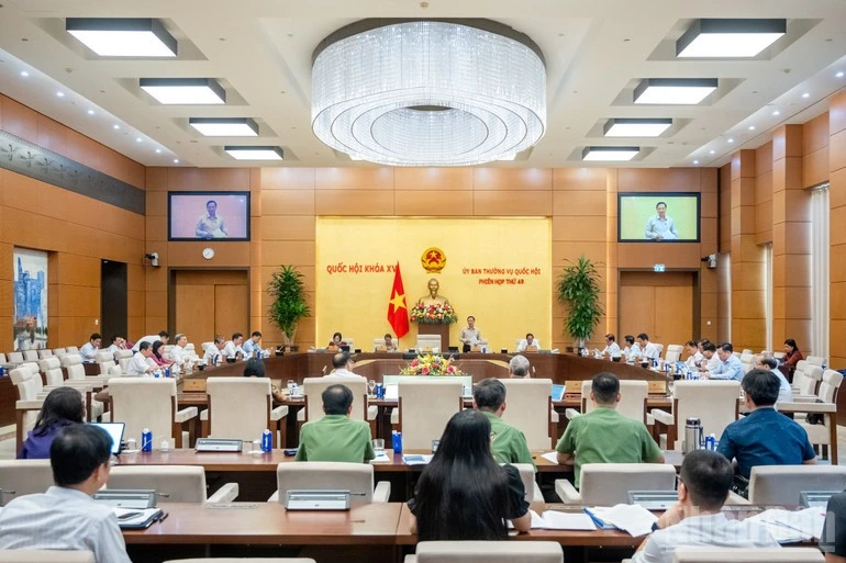 Quang cảnh phiên họp.