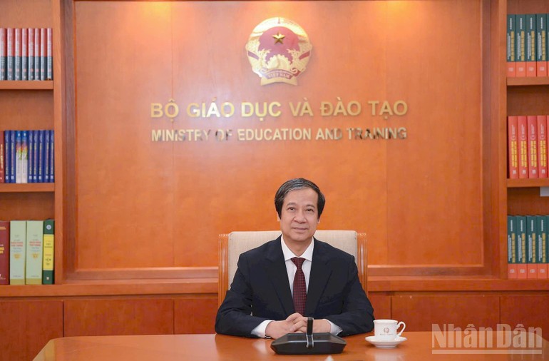 Bộ trưởng Giáo dục và Đào tạo Nguyễn Kim Sơn. Bộ trưởng Giáo dục và Đào tạo Nguyễn Kim Sơn.