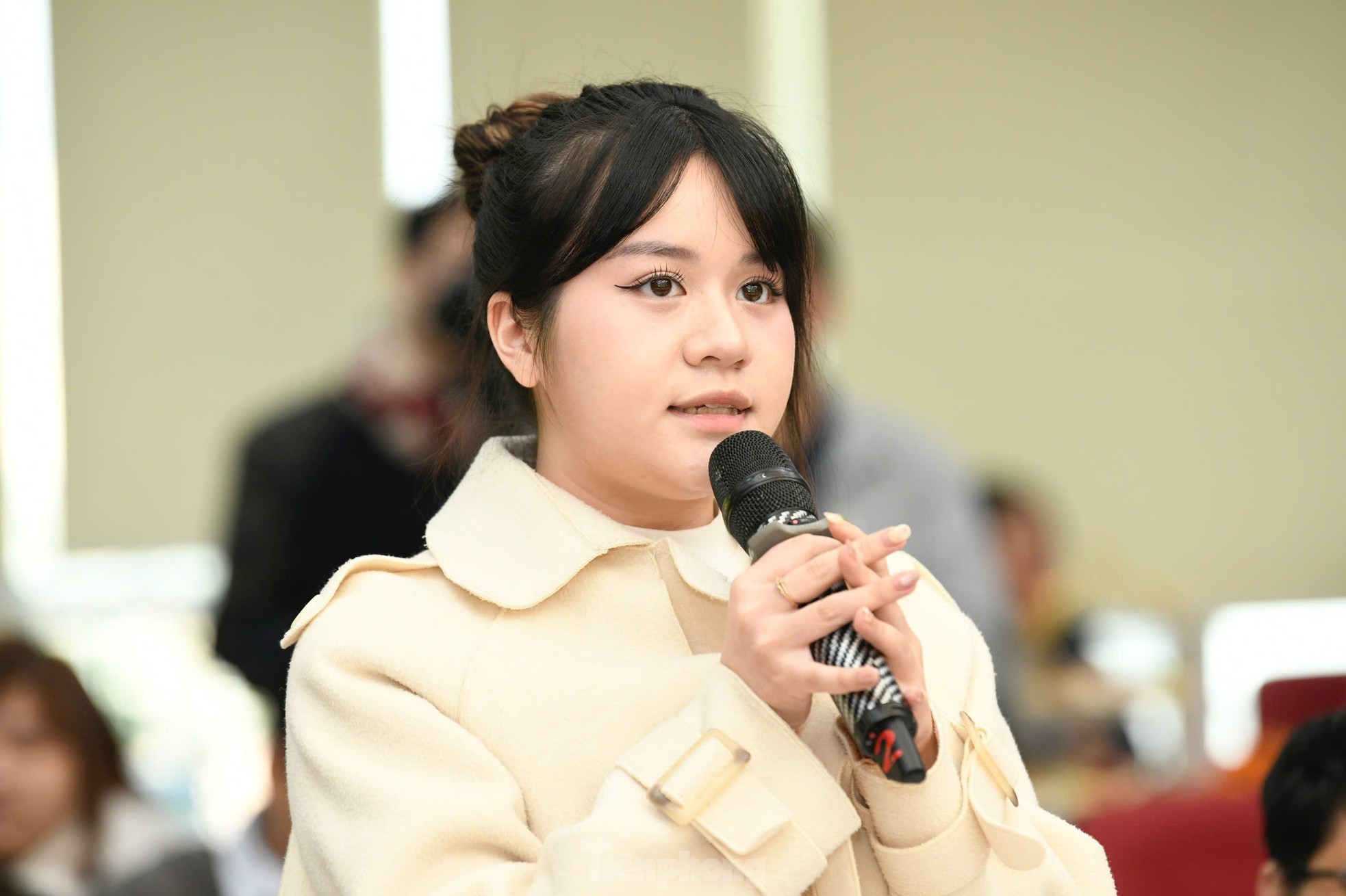 Thiên Ngân chia sẻ tại chương trình Họp báo công bố Giải thưởng Bền Đam Mê. Thiên Ngân chia sẻ tại chương trình Họp báo công bố Giải thưởng Bền Đam Mê.