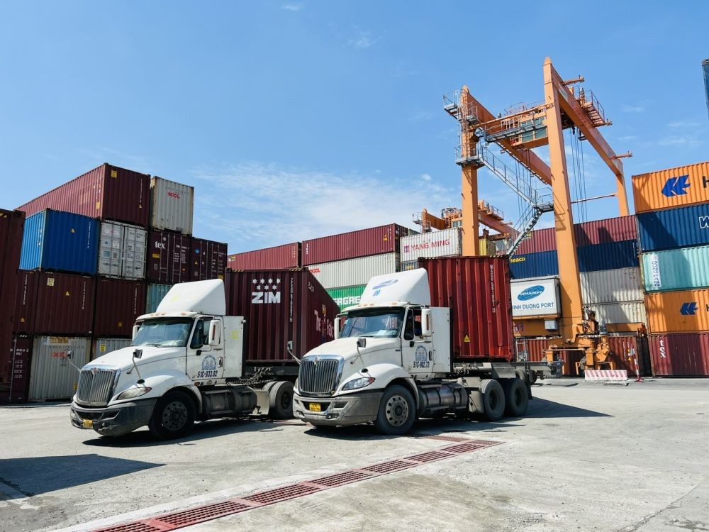 Kim ngạch xuất khẩu của Bình Dương tăng trưởng cao trong 6 tháng đầu năm 2025. Trong ảnh: Hoạt động bốc xếp hàng hoá tại Cảng Bình Dương. Kim ngạch xuất khẩu của Bình Dương tăng trưởng cao trong 6 tháng đầu năm 2025. Trong ảnh: Hoạt động bốc xếp hàng hoá tại Cảng Bình Dương.