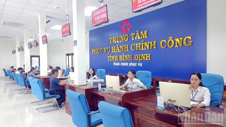 Sáng 20/6, tất cả 58 Ủy ban nhân dân cấp xã trên địa bàn tỉnh Bình Định đã thực hiện thử nghiệm mô hình chính quyền địa phương 2 cấp trong giải quyết thủ tục hành chính. Sáng 20/6, tất cả 58 Ủy ban nhân dân cấp xã trên địa bàn tỉnh Bình Định đã thực hiện thử nghiệm mô hình chính quyền địa phương 2 cấp trong giải quyết thủ tục hành chính.