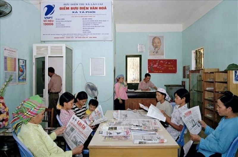 Điểm bưu điện văn hóa xã Tả Phời (Lào Cai) phục vụ đồng bào dân tộc nắm bắt thông tin, nâng cao dân trí, phát triển sản xuất.