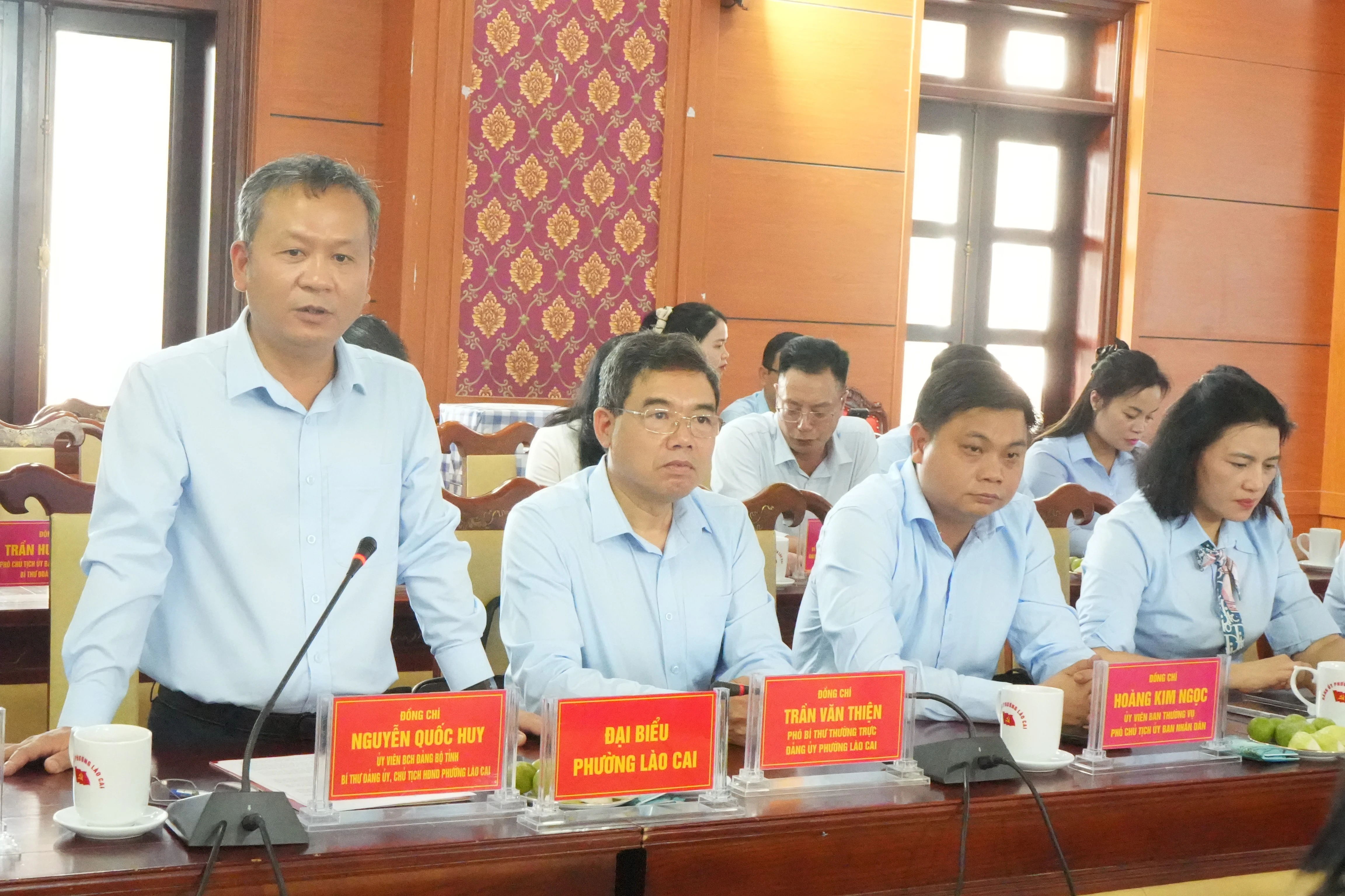 bi-thu-dang-uy-phuong-lao-cai-nguyen-quoc-huy-trao-doi-voi-xa-tran-yen-ve-cac-the-manh-cua-dia-phuong.jpg