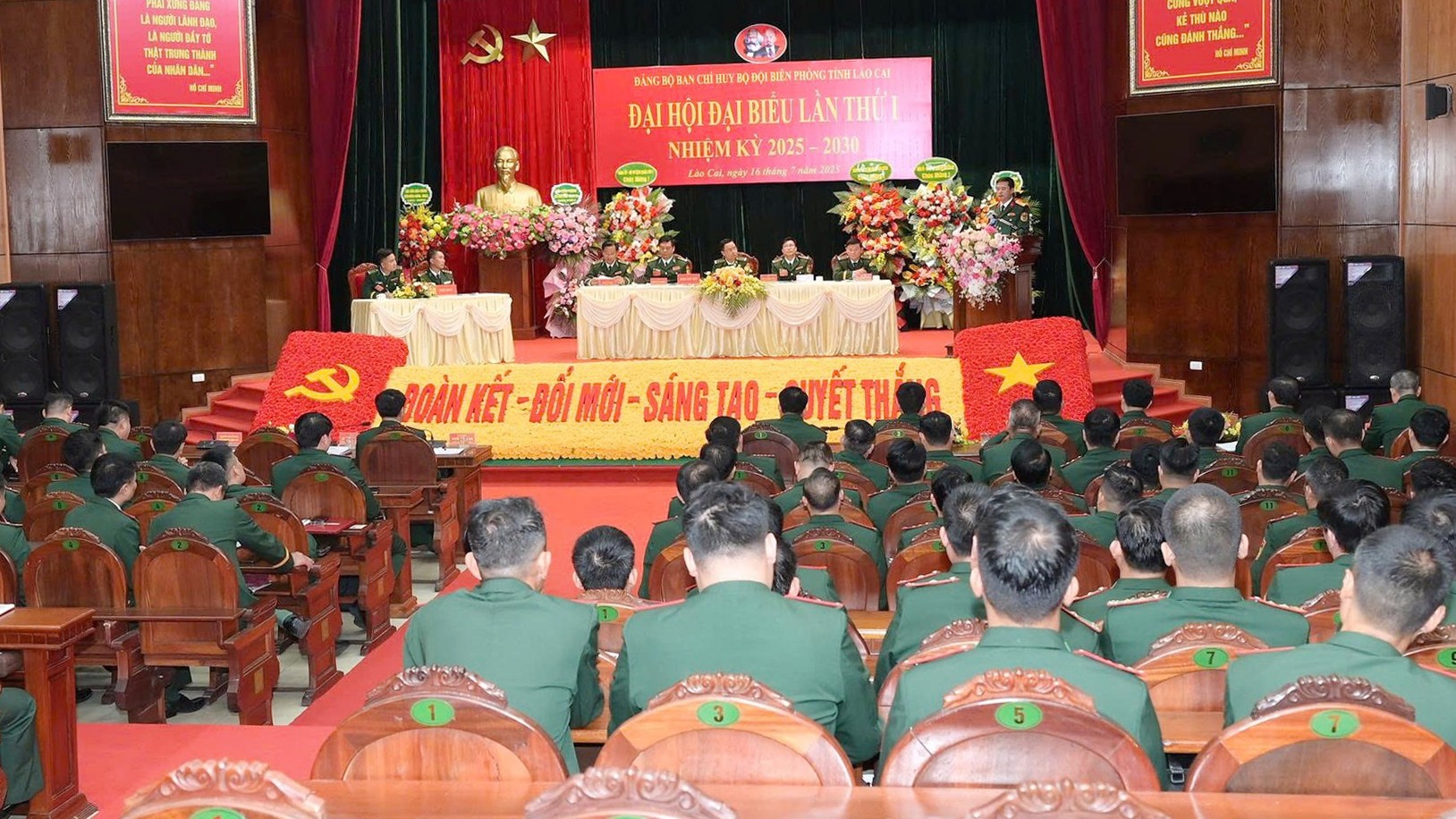 Quang cảnh đại hội. z6810526674598-58e6c0dbb15cc0795a1d329c7e4d683d.jpg