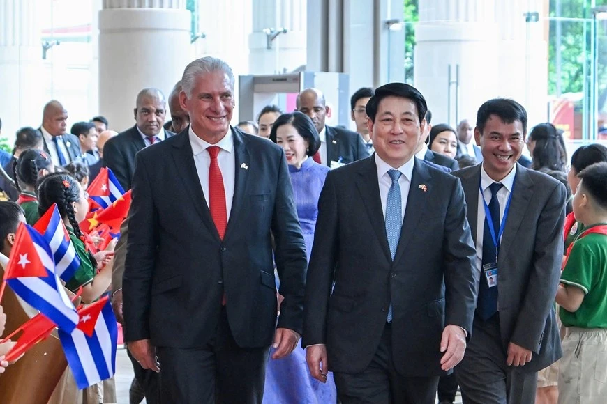 Chủ tịch nước Lương Cường và Bí thư thứ nhất, Chủ tịch nước Cuba Miguel Díaz-Canel Bermúdez đến dự lễ kỷ niệm.