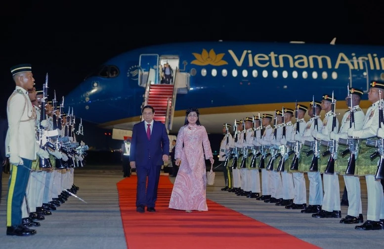 Lễ đón Thủ tướng Phạm Minh Chính và Phu nhân đến thủ đô Kuala Lumpur bắt đầu chuyến thăm chính thức Malaysia và tham dự Hội nghị Cấp cao ASEAN lần thứ 46.