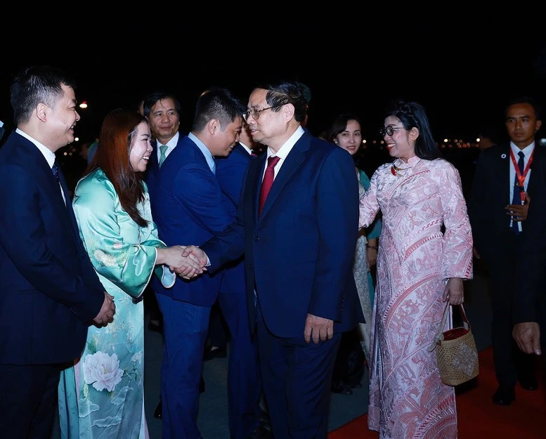 Thủ tướng Chính phủ Phạm Minh Chính và Phu nhân cùng Đoàn đại biểu Việt Nam tới Thủ đô Kuala Lumpur, bắt đầu thăm chính thức Malaysia và tham dự Hội nghị Cấp cao ASEAN lần thứ 46.