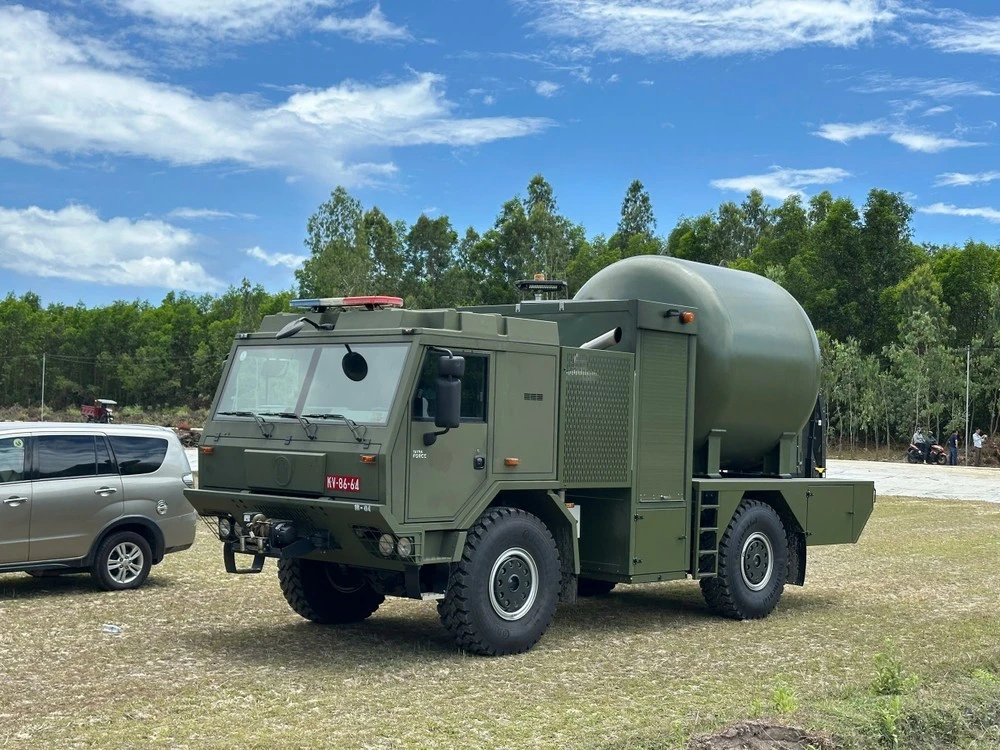 Nhiều xe đặc chủng của Bộ Quốc phòng được điều động làm nhiệm vụ tại khu vực diễn ra lễ tang.