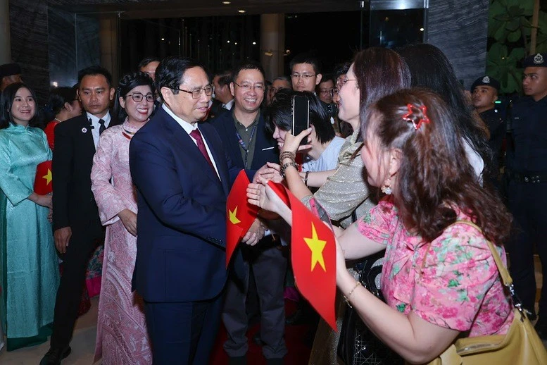 Cộng đồng người Việt Nam tại Malaysia chào đón Thủ tướng Phạm Minh Chính, Phu nhân cùng đoàn công tác .