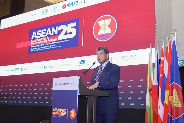 Chủ tịch Câu lạc bộ Kinh tế ASEAN phát biểu tại Diễn đàn. Chủ tịch Câu lạc bộ Kinh tế ASEAN phát biểu tại Diễn đàn.