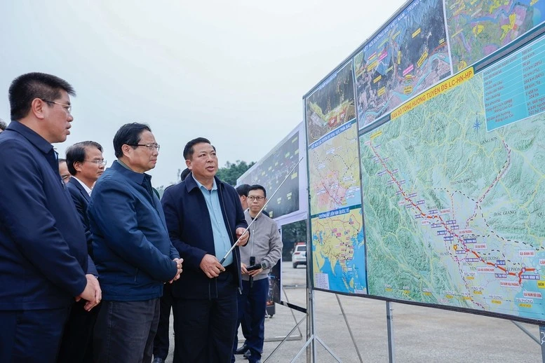 Thủ tướng Phạm Minh Chính khảo sát dự án đường sắt Lào Cai - Hà Nội - Hải Phòng.