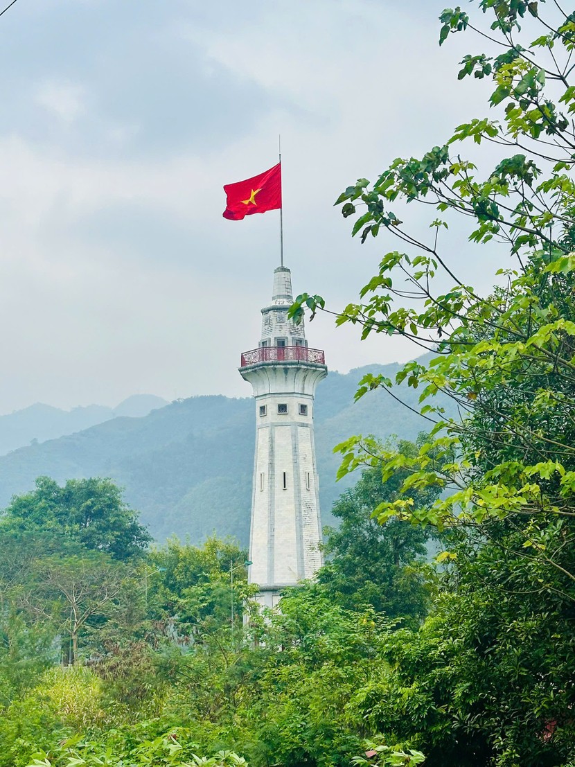 Công trình cột cờ Lũng Pô.