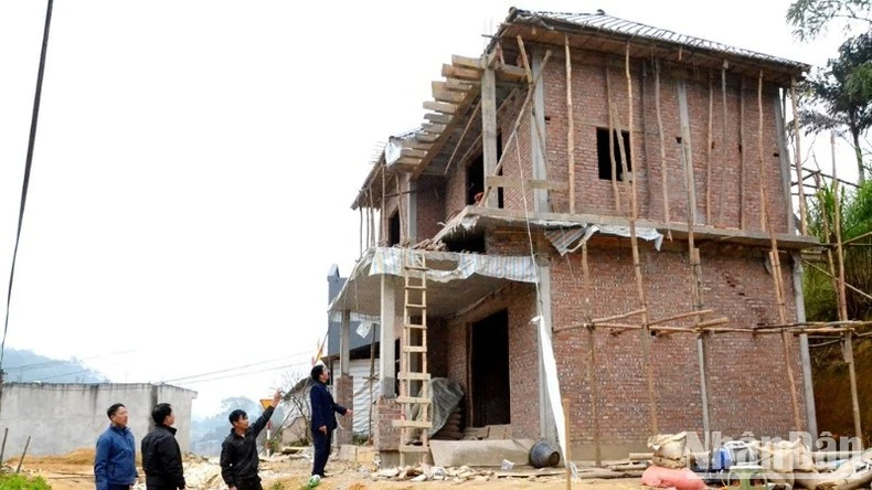 Nhà mới xây thay thế nhà tạm bợ, cũ nát của anh Ly Văn Tải, dân tộc Thu Lao, ở Đội 2, xã Nàn Sán, huyện Si Ma Cai.