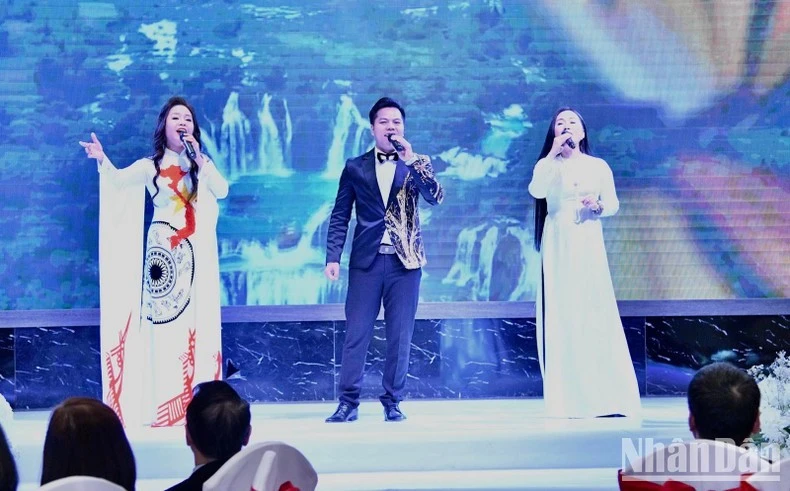 Một tiết mục văn nghệ được biểu diễn tại Chương trình Xuân Quê hương 2025.