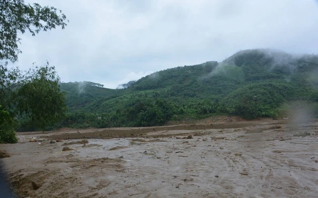 Lũ bùn đá san phẳng Làng Nủ, gây thiệt hại vô cùng nghiêm trọng.