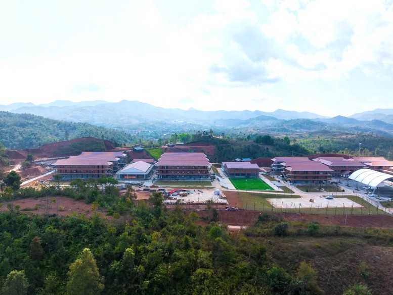 Trường Phổ thông nội trú liên cấp tiểu học - THCS Si Pa Phìn, tỉnh Điện Biên là ngôi trường đầu tiên trong chương trình xây dựng 248 trường phổ thông nội trú liên cấp tại 248 xã biên giới đất liền.