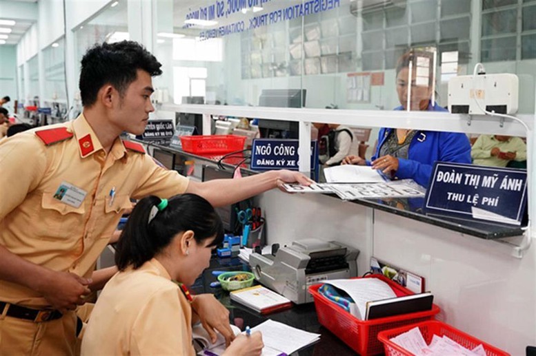 Bộ Tài chính ban hành quy định mới về mức thu lệ phí cấp chứng nhận đăng ký, biển số phương tiện giao thông. Bộ Tài chính ban hành quy định mới về mức thu lệ phí cấp chứng nhận đăng ký, biển số phương tiện giao thông.