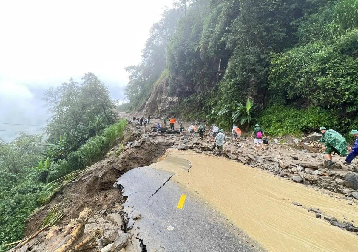 Hệ thống hạ tầng cơ sở, nhất là đường giao thông ở một số tỉnh miền Bắc bị thiệt hại nghiêm trọng do bão số 3.