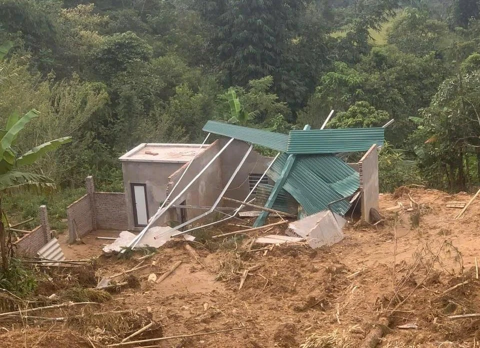 Hàng nghìn ngôi nhà đã bị hư hỏng do bão Yagi. Ước tính, Việt Nam cần khoảng 13.700 tỷ đồng để sửa chữa, xây dựng nhà ở và hạ tầng công phục vụ cộng đồng.