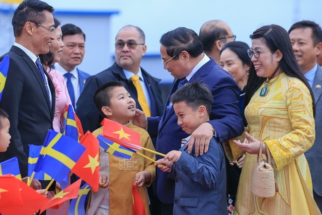 Lễ đón Thủ tướng Chính phủ Phạm Minh Chính và Phu nhân tại sân bay quốc tế Arlanda ở Stockholm, Thụy Điển. Lễ đón Thủ tướng Chính phủ Phạm Minh Chính và Phu nhân tại sân bay quốc tế Arlanda ở Stockholm, Thụy Điển.