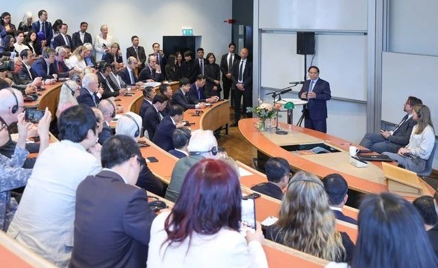 Thủ tướng phát biểu chính sách quan trọng tại Đại học Kinh tế Stockholm, Thụy Điển.