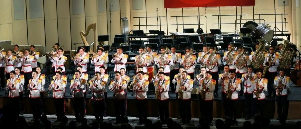 Đoàn Nghi lễ CAND biểu diễn trong chương trình.