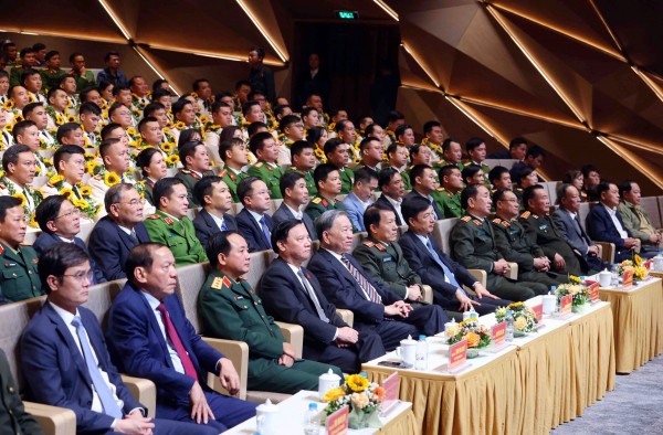 Tổng Bí thư Tô Lâm và các đại biểu dự chương trình. Tổng Bí thư Tô Lâm và các đại biểu dự chương trình.