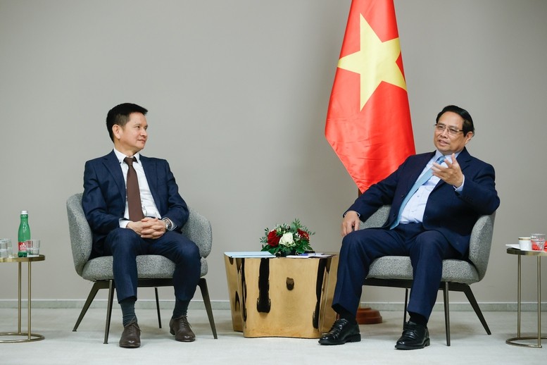 Thủ tướng Phạm Minh Chính bày tỏ ngưỡng mộ, chúc mừng những thành tựu, sự trưởng thành rất đáng tự hào của các doanh nhân người Việt, cộng đồng người Việt tại Czech cũng như tại châu Âu. Thủ tướng Phạm Minh Chính bày tỏ ngưỡng mộ, chúc mừng những thành tựu, sự trưởng thành rất đáng tự hào của các doanh nhân người Việt, cộng đồng người Việt tại Czech cũng như tại châu Âu.