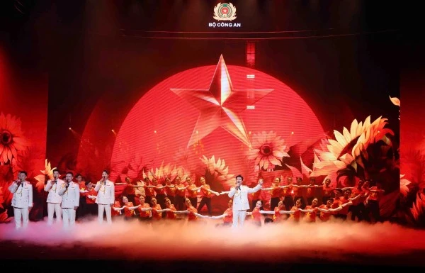 Chương trình nghệ thuật chính luận với những tiết mục đặc sắc.