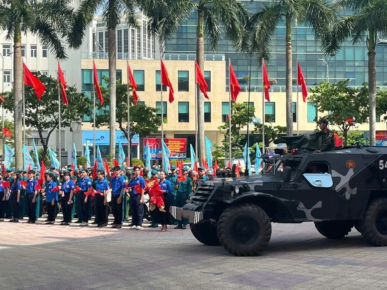 Các lực lượng tham gia diễu hành tại Lễ phát động chung tay phòng, chống mua bán người năm 2025.