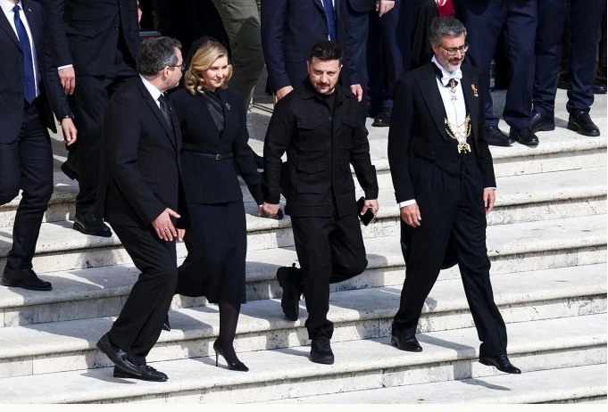 Tổng thống Ukraine Volodymyr Zelensky và vợ.