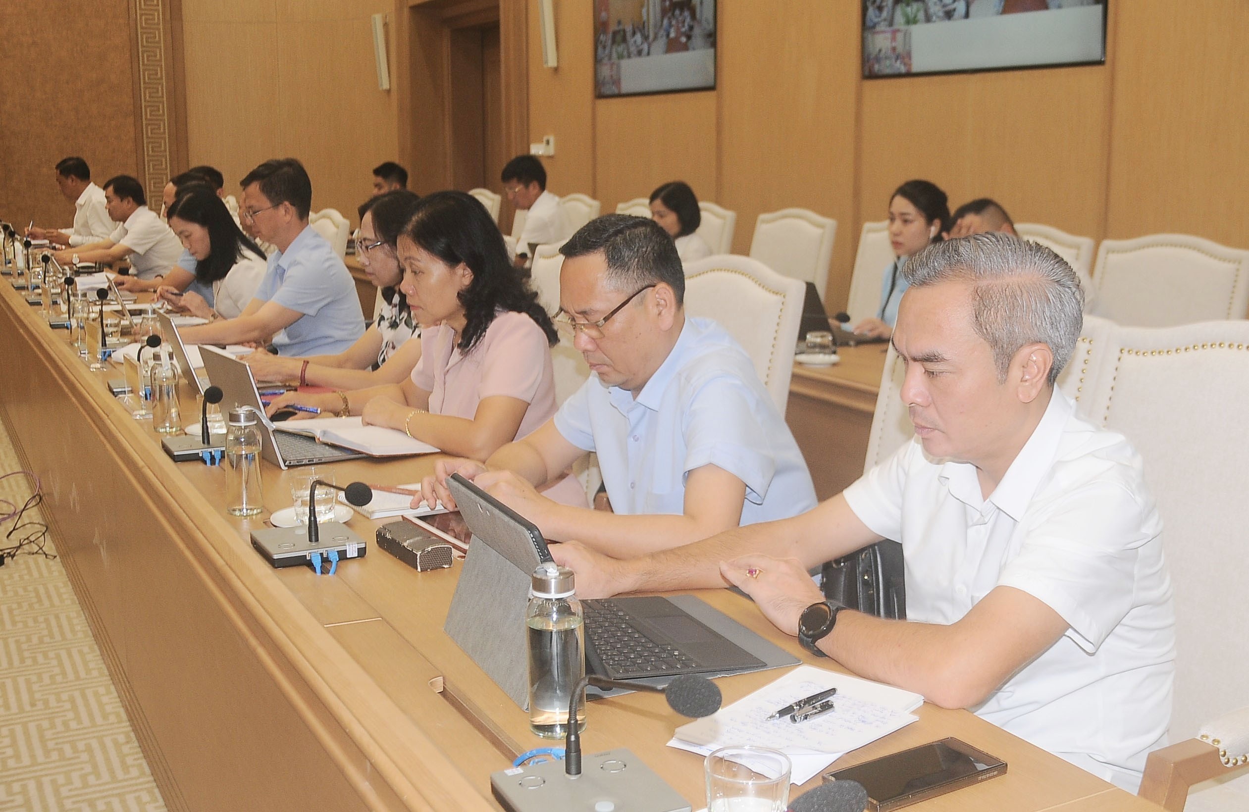 Các đại biểu dự hội nghị tại điểm cầu Tỉnh ủy. duc-3095.jpg