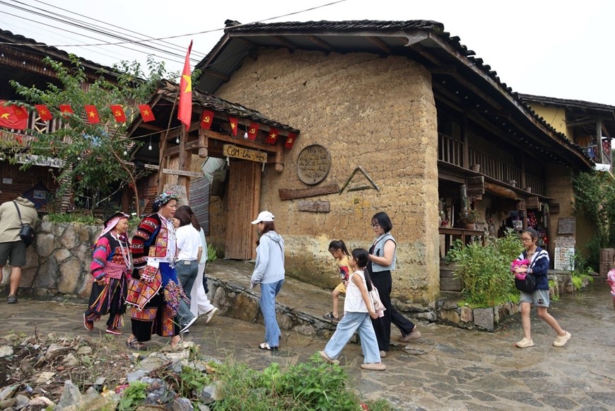 Trong hành trình khám phá cao nguyên đá, Lô Lô Chải trở thành điểm dừng chân đáng nhớ của nhiều du khách.