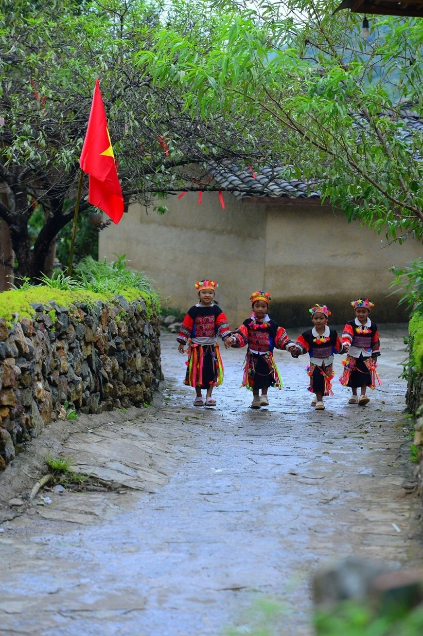 Trẻ nhỏ tại Lô Lô Chải.