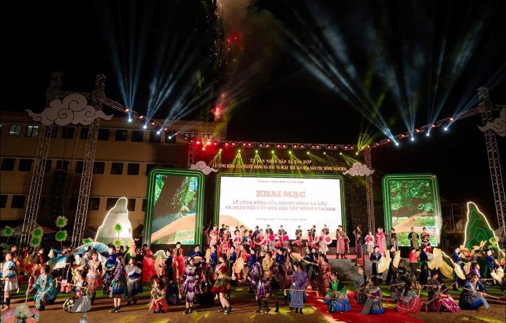 Chương trình nghệ thuật với chủ đề “Tết rừng Nà Hẩu – Nguồn sống sinh sôi”.