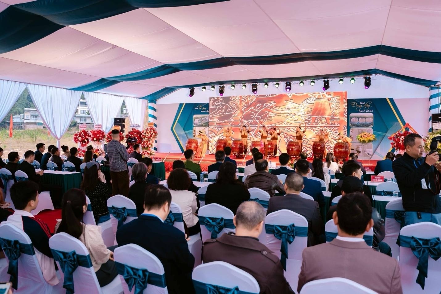 Sự kiện diễn ra trang trọng với sự tham gia của các cấp chính quyền.