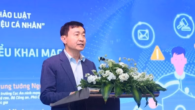 Trung tướng Nguyễn Minh Chính - Phó Chủ tịch Thường trực Hiệp hội An ninh mạng quốc gia, Cục trưởng Cục An ninh mạng và phòng, chống tội phạm sử dụng công nghệ cao, Bộ Công an phát biểu tại tọa đàm.