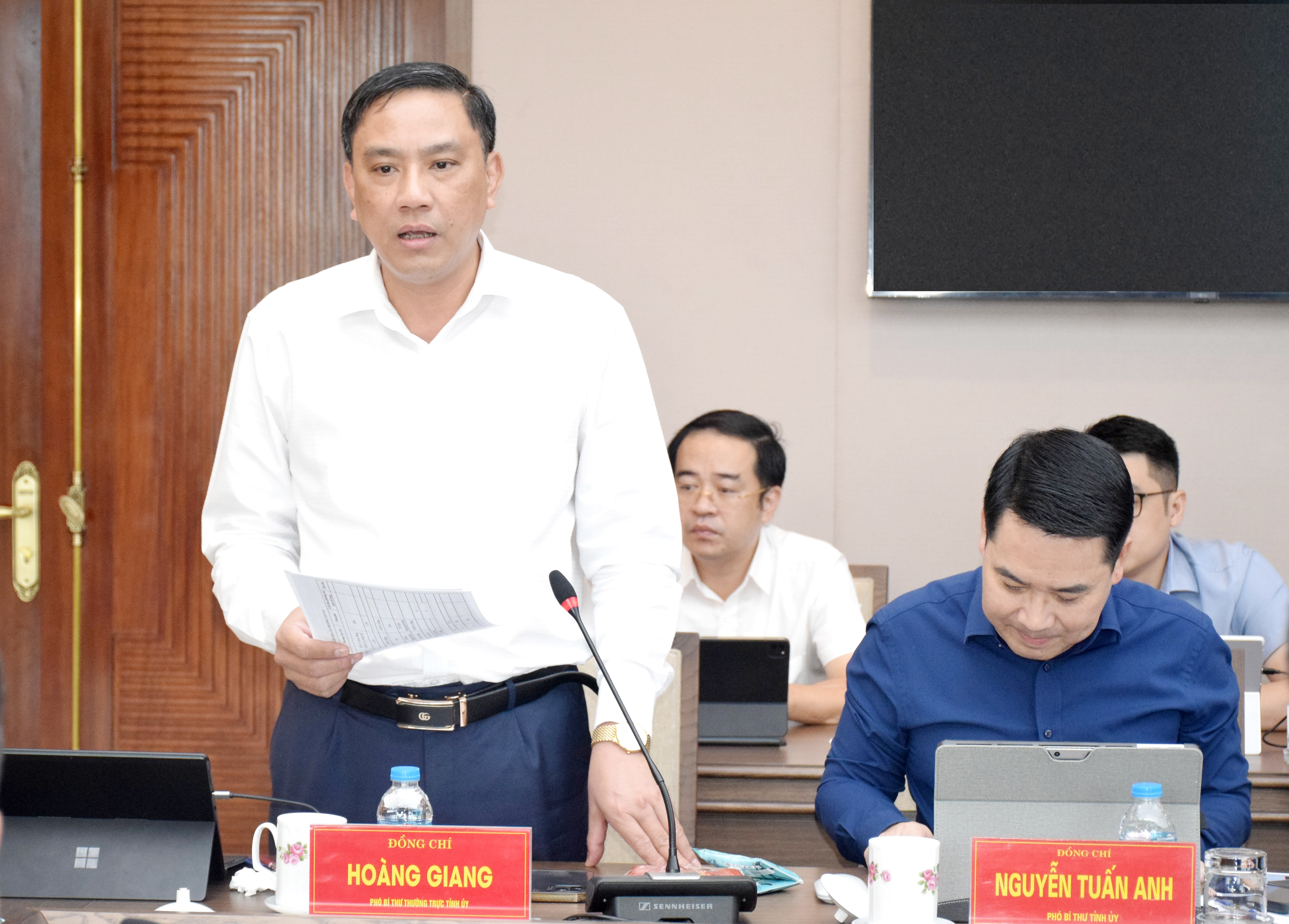 Đồng chí Hoàng Giang, Phó Bí thư Thường trực Tỉnh ủy, phát biểu tại hội nghị. dsc-0107dchoanggiang.jpg