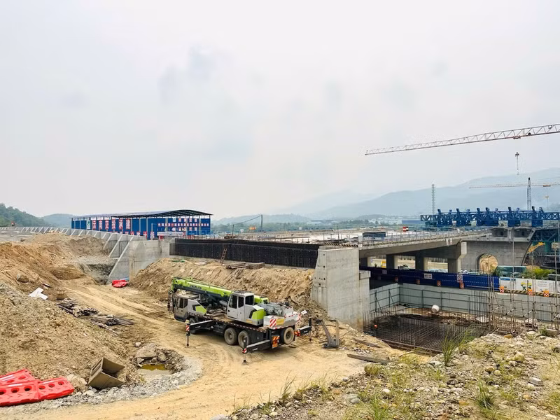 Công trình cầu đường bộ qua sông Hồng phía đầu cầu Trung Quốc, cập nhật chiều 28/3/2026 (theo giờ địa phương).