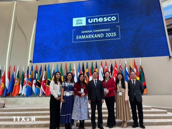 Đoàn Việt Nam tham dự Kỳ họp lần thứ 43 Đại hội đồng UNESCO.