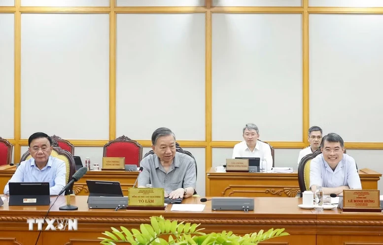 Tổng Bí thư, Chủ tịch nước Tô Lâm phát biểu chỉ đạo; Thủ tướng Chính phủ Lê Minh Hưng, Thường trực Ban Bí thư Trần Cẩm Tú dự cuộc họp.