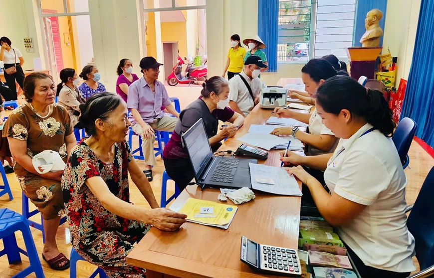 Từ ngày 1-7-2025, người từ 75 tuổi không có lương hưu được hưởng trợ cấp hưu trí xã hội, với mức tiền đề xuất là 500.000 đồng/tháng.