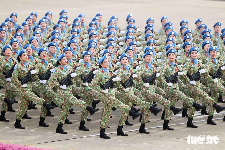 Khối nữ Gìn giữ hòa bình trong lễ diễu binh ngày 2/9. Khối nữ Gìn giữ hòa bình trong lễ diễu binh ngày 2/9.