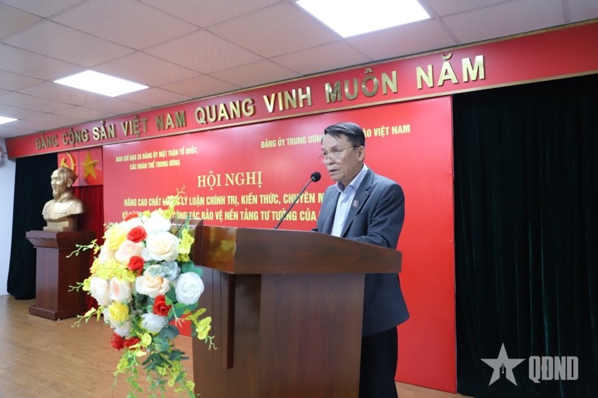 Đồng chí Nguyễn Đức Lợi, Phó chủ tịch Thường trực Hội Nhà báo Việt Nam phát biểu.