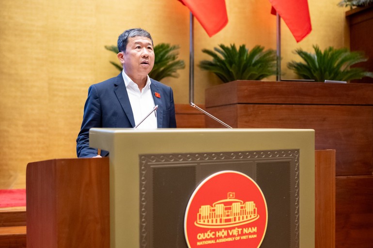 Đồng chí Vũ Hải Hà, Phó Bí thư Đảng ủy Quốc hội trình bày chuyên đề về quán triệt, triển khai và Chương trình hành động thực hiện Nghị quyết. Đồng chí Vũ Hải Hà, Phó Bí thư Đảng ủy Quốc hội trình bày chuyên đề về quán triệt, triển khai và Chương trình hành động thực hiện Nghị quyết.