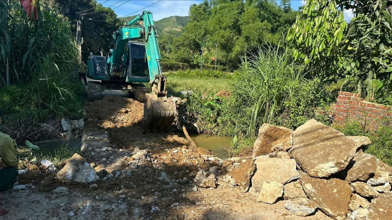 Khởi công xây dựng cầu dân sinh. z6847177341021-f547fcba5137f24f964db0fe31b3690f.jpg
